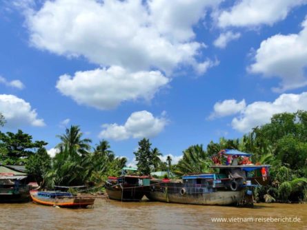 boote im mekong delta