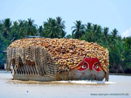 frachtschiff kokusnuss mekong delta vietnam
