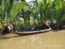 frau rudert boot mekong delta vietnam