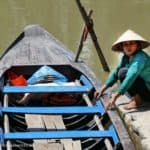 mekong-delta-frau-mit-boot