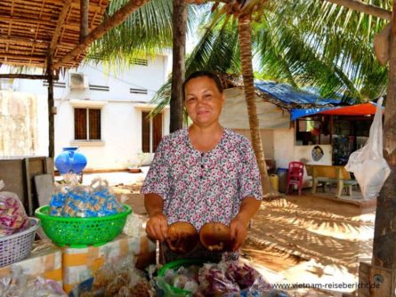 woman mekong vietnam kokusnuss